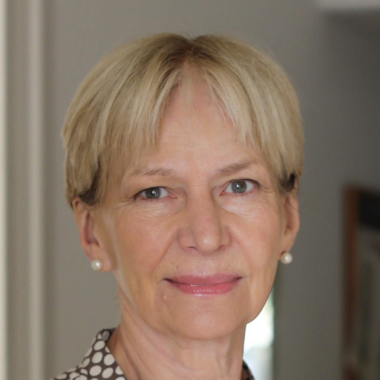 Isabel Hilton